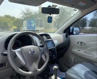 租赁 Nissan Sunny 的正面视图，在迪拜, 阿联酋 ✓ 汽车编号 #13684。✓ Automatic 变速箱 ✓ 0 评论。
