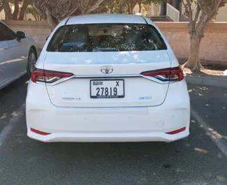 在 阿联酋 租赁 Toyota Corolla Sedan 2023 汽车，特点包括 ✓ 使用 Petrol 燃料和 169 马力 ➤ 起价 67 AED 每天。
