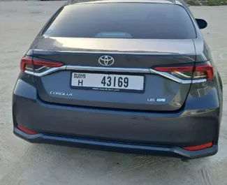 租赁 Toyota Corolla Sedan 的正面视图，在迪拜, 阿联酋 ✓ 汽车编号 #13928。✓ Automatic 变速箱 ✓ 0 评论。