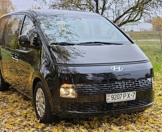 在 在白俄罗斯 租赁 Hyundai Staria 2024 汽车，特点包括 ✓ 使用 Diesel 燃料和 177 马力 ➤ 起价 83 USD 每天。