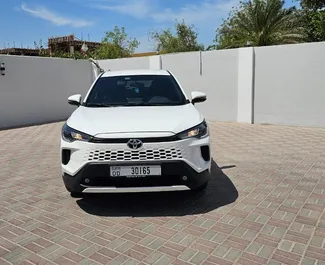 租赁 Toyota Corolla Cross 的正面视图，在迪拜, 阿联酋 ✓ 汽车编号 #13673。✓ Automatic 变速箱 ✓ 0 评论。