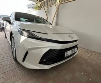 Toyota Camry 2024 的 Hybrid L 发动机，在 在迪拜 出租。