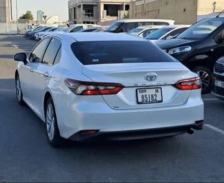 租车 Toyota Camry #13948 Automatic 在 在迪拜，配备 L 发动机 ➤ 来自 穆罕默德 阿联酋。