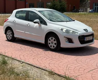 在 在黑山 租赁 Peugeot 308 2015 汽车，特点包括 ✓ 使用 Diesel 燃料和 110 马力 ➤ 起价 25 EUR 每天。