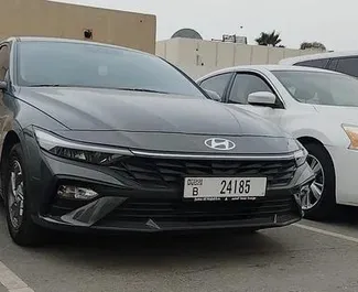 租赁 Hyundai Elantra 的正面视图，在迪拜, 阿联酋 ✓ 汽车编号 #13943。✓ Automatic 变速箱 ✓ 0 评论。
