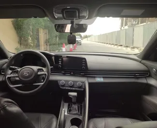租车 Hyundai Elantra #13941 Automatic 在 在迪拜，配备 L 发动机 ➤ 来自 穆罕默德 阿联酋。
