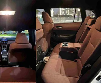 租赁 Toyota Corolla Cross 的正面视图，在迪拜, 阿联酋 ✓ 汽车编号 #13957。✓ Automatic 变速箱 ✓ 0 评论。