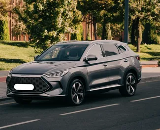 租赁 BYD Song Plus 的正面视图，在塔什干, 乌兹别克斯坦 ✓ 汽车编号 #13558。✓ Automatic 变速箱 ✓ 0 评论。