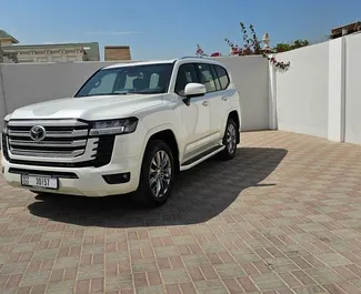 租车 Toyota Land Cruiser 300 #13952 Automatic 在 在迪拜，配备 L 发动机 ➤ 来自 穆罕默德 阿联酋。