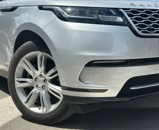 Land Rover Range Rover Velar 内饰，在西班牙 出租。一辆优秀的 5 座位车，配备 Automatic 变速箱。