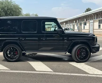 Mercedes-Benz G63 AMG 内饰，在西班牙 出租。一辆优秀的 5 座位车，配备 Automatic 变速箱。