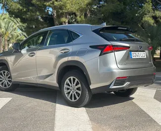 Lexus NX 内饰，在西班牙 出租。一辆优秀的 5 座位车，配备 Automatic 变速箱。