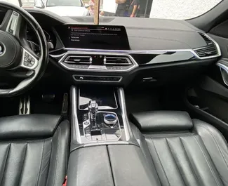 BMW X6 内饰，在西班牙 出租。一辆优秀的 5 座位车，配备 Automatic 变速箱。