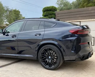 BMW X6 2022 搭载 All wheel drive 系统，在阿利坎特 可用。