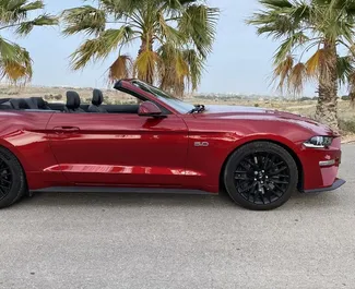 Ford Mustang GT Cabrio 2023 在 在阿利坎特 可租赁，具有 200 km/day 里程限制。