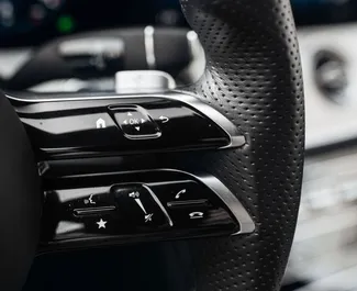 Mercedes-Benz E-Class Cabrio 2023 在 在阿利坎特 可租赁，具有 200 km/day 里程限制。