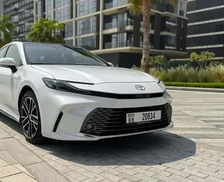 租车 Toyota Camry #13949 Automatic 在 在迪拜，配备 L 发动机 ➤ 来自 穆罕默德 阿联酋。