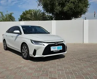 租赁 Toyota Yaris Ativ 的正面视图，在迪拜, 阿联酋 ✓ 汽车编号 #13691。✓ Automatic 变速箱 ✓ 0 评论。