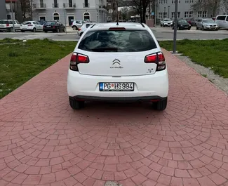 租赁 Citroen C3 的正面视图，在布德瓦, 黑山共和国 ✓ 汽车编号 #14153。✓ Manual 变速箱 ✓ 3 评论。