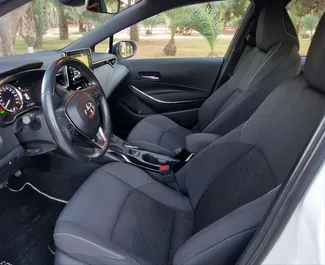 在 在西班牙 租赁 Toyota Corolla 2021 汽车，特点包括 ✓ 使用 Petrol 燃料和  马力 ➤ 起价 40 EUR 每天。