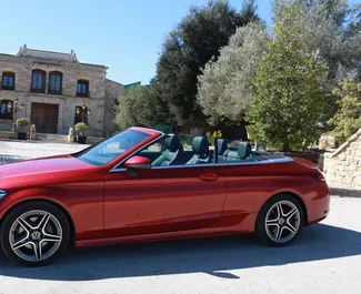 在 在西班牙 租赁 Mercedes-Benz C200 Cabrio 2020 汽车，特点包括 ✓ 使用 Petrol 燃料和  马力 ➤ 起价 130 EUR 每天。