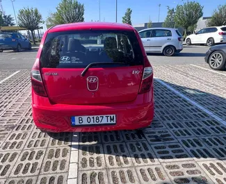 租赁 Hyundai i10 的正面视图，在布尔加斯, 保加利亚 ✓ 汽车编号 #1665。✓ Automatic 变速箱 ✓ 0 评论。