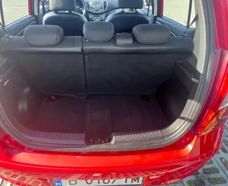 在 在保加利亚 租赁 Hyundai i10 2015 汽车，特点包括 ✓ 使用 Petrol 燃料和 75 马力 ➤ 起价 12 EUR 每天。