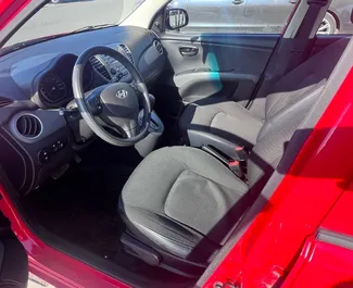 Hyundai i10 2015 的 Petrol 1.2L 发动机，在 在布尔加斯 出租。