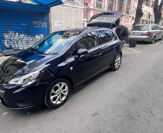 Opel Corsa 内饰，在保加利亚 出租。一辆优秀的 5 座位车，配备 Manual 变速箱。