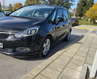 Opel Zafira 租赁。在 在保加利亚 出租的 舒适性, 小型货车 汽车 ✓ Deposit of 100 EUR ✓ 提供 TPL, CDW, SCDW, FDW, Theft, Abroad, Young, No Deposit 保险选项。