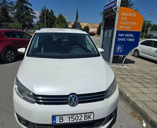 Volkswagen Touran 内饰，在保加利亚 出租。一辆优秀的 7 座位车，配备 Automatic 变速箱。