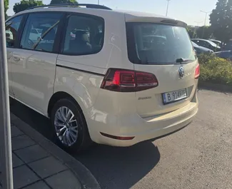 在 在保加利亚 租赁 Volkswagen Sharan 2022 汽车，特点包括 ✓ 使用 Diesel 燃料和 150 马力 ➤ 起价 20 EUR 每天。