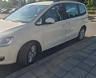 Volkswagen Sharan 租赁。在 在保加利亚 出租的 舒适性, 小型货车 汽车 ✓ Deposit of 100 EUR ✓ 提供 TPL, CDW, SCDW, FDW, Theft, Abroad, Young, No Deposit 保险选项。