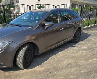 SEAT Leon ST 租赁。在 在保加利亚 出租的 舒适性 汽车 ✓ Deposit of 100 EUR ✓ 提供 TPL, CDW, SCDW, FDW, Theft, Abroad, Young, No Deposit 保险选项。