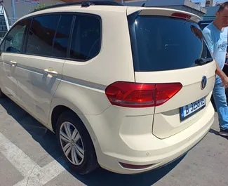Volkswagen Touran 租赁。在 在保加利亚 出租的 舒适性, 小型货车 汽车 ✓ Deposit of 100 EUR ✓ 提供 TPL, CDW, SCDW, FDW, Theft, Abroad, Young, No Deposit 保险选项。