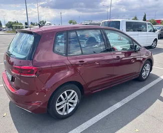 Volkswagen Golf Sportsvan 内饰，在保加利亚 出租。一辆优秀的 5 座位车，配备 Automatic 变速箱。