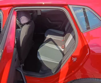 SEAT Ibiza 2023 的 Petrol 1.0L 发动机，在 在布尔加斯 出租。