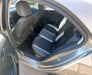 Skoda Rapid 2018 的 Petrol 1.2L 发动机，在 在布尔加斯 出租。
