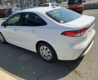 租赁 Toyota Corolla Sedan 的正面视图，在利马索尔, 塞浦路斯 ✓ 汽车编号 #14488。✓ Automatic 变速箱 ✓ 0 评论。