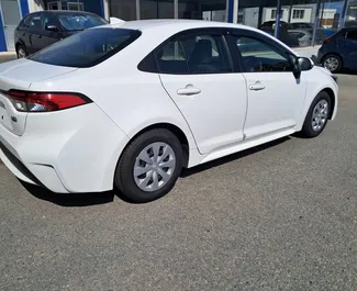Toyota Corolla Sedan 租赁。在 在塞浦路斯 出租的 经济, 舒适性 汽车 ✓ Deposit of 450 EUR ✓ 提供 TPL, CDW 保险选项。