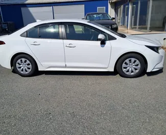 Toyota Corolla Sedan 2024 在 在利马索尔 可租赁，具有 unlimited 里程限制。