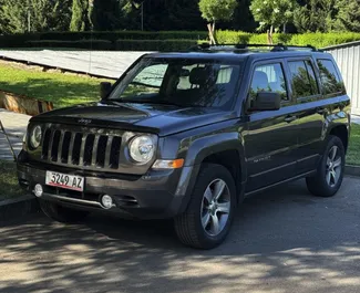 租赁 Jeep Patriot 的正面视图，在第比利斯, 格鲁吉亚 ✓ 汽车编号 #14681。✓ Automatic 变速箱 ✓ 0 评论。