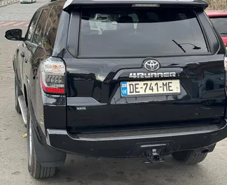 在 在格鲁吉亚 租赁 Toyota 4 Runner 2024 汽车，特点包括 ✓ 使用 Petrol 燃料和 100 马力 ➤ 起价 270 GEL 每天。