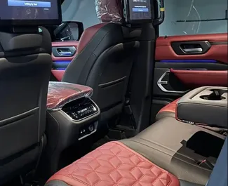 在 阿联酋 租赁 Nissan Patrol 2025 汽车，特点包括 ✓ 使用 Petrol 燃料和 400 马力 ➤ 起价 575 AED 每天。