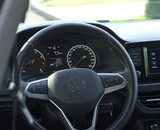 Volkswagen Polo Sedan 2021 的 Petrol 1.6L 发动机，在 在阿拉木图 出租。
