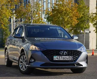 租赁 Hyundai Accent 的正面视图，在阿拉木图, 哈萨克斯坦 ✓ 汽车编号 #14745。✓ Automatic 变速箱 ✓ 0 评论。