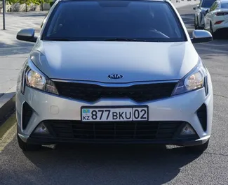 租赁 Kia Rio 的正面视图，在阿拉木图, 哈萨克斯坦 ✓ 汽车编号 #14740。✓ Automatic 变速箱 ✓ 0 评论。