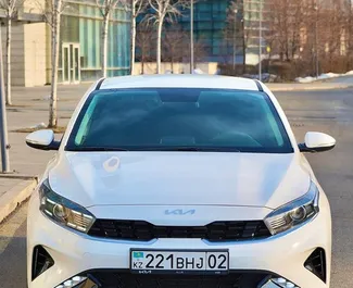 租赁 Kia Cerato 的正面视图，在阿拉木图, 哈萨克斯坦 ✓ 汽车编号 #14736。✓ Automatic 变速箱 ✓ 0 评论。