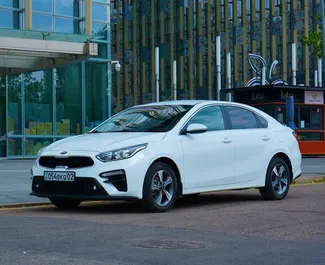 租赁 Kia Cerato 的正面视图，在阿拉木图, 哈萨克斯坦 ✓ 汽车编号 #14741。✓ Automatic 变速箱 ✓ 0 评论。