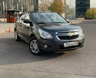租赁 Chevrolet Cobalt 的正面视图，在阿拉木图, 哈萨克斯坦 ✓ 汽车编号 #14734。✓ Automatic 变速箱 ✓ 0 评论。